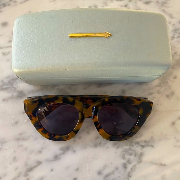 Karen Walker Tortoise Over Sized Sunglasses 🤩 - Picture 5 of 6